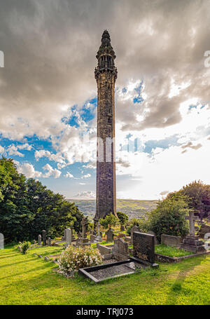 Wainhouse Tower, eine Torheit in der Pfarrei von King's Cross, auf der Südwestseite von Halifax, Calderdale, West Yorkshire, UK. Stockfoto