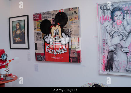 Street Art - Pop Art: Champop Galerie präsentiert die Ausstellung 'La rué vers l'art". Stockfoto