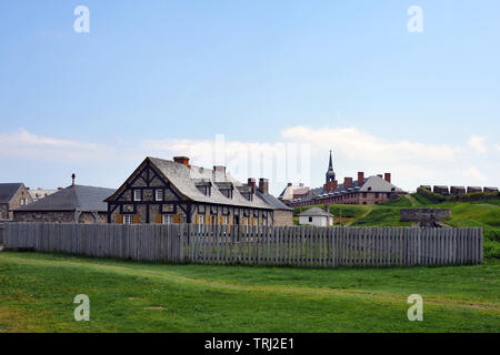 Louisbourg, Kanada - 30. Juli 2016: Gebäude auf der Festung von Minden, die restauriert wurde, ähnlich wie die französischen Kolonie in Th sah Stockfoto