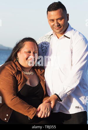 Porträt eines attraktiven Maori Paar genommen im Freien Stockfoto