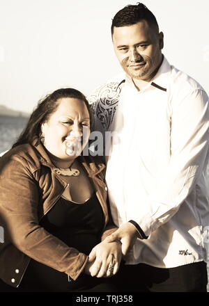Porträt eines attraktiven Maori Paar genommen im Freien Stockfoto