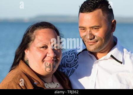 Porträt eines attraktiven Maori Paar genommen im Freien Stockfoto