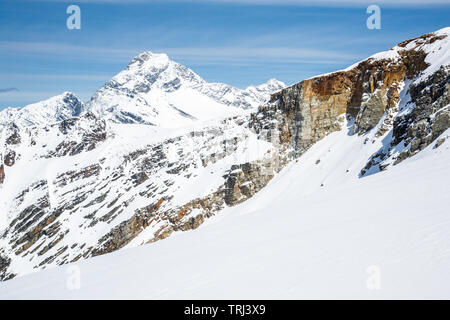 Mount Sir Donald Gipfel oberhalb der Glacier National Park in British Columbia. Sie suchen aus der Nähe von Young's Peak. Stockfoto