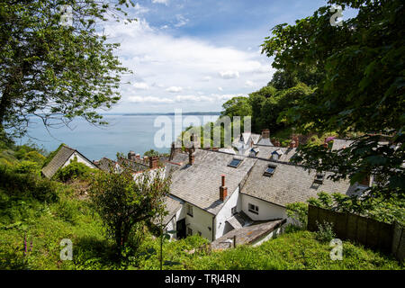 Mit Blick auf das Dorf und die Bucht in Clovelly, Bideford, Devon, England Großbritannien Stockfoto