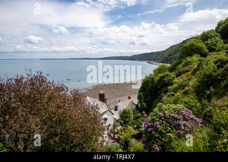 Auf der Suche über Bideford Bay in Clovelly, Devon, England Großbritannien Stockfoto