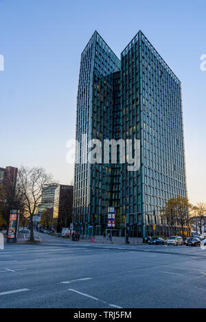 Hamburg, Deutschland - 07 November 2018: Tanzende Türme oder Tango Türme in der Mitte der Stadt Stockfoto