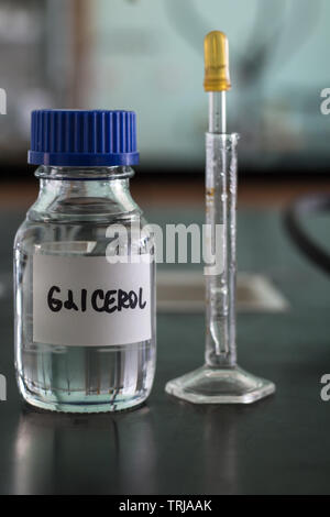 Glicerrin glycerin Chemikalie in einem Chemie Labor Labor Stockfoto