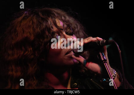 Einem bestimmten Verhältnis live auf der Voodoo Zimmer Edinburgh am 1. Juni 2019 Stockfoto