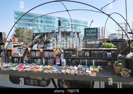 Wort auf dem Wasser - das London Bookbarge - eine schwimmende Buchladen an der Regent's Canal in King's Cross, London, England, UK günstig Stockfoto