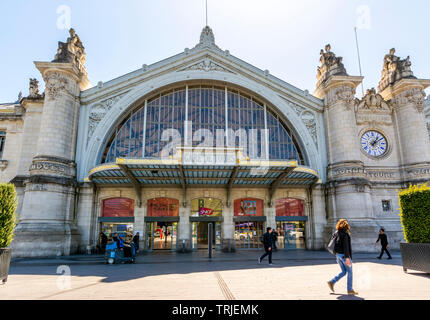 Fassade von Tours Hauptbahnhof, einem der schönsten Bahnhöfe in Frankreich, Indre-et-Loire, Centre Val de Loire, Frankreich Stockfoto