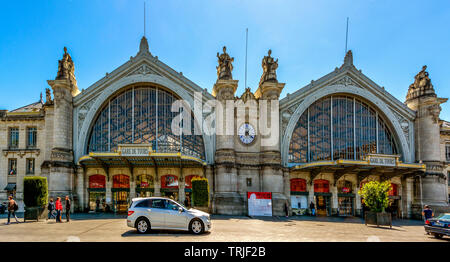 Fassade von Tours Hauptbahnhof, einem der schönsten Bahnhöfe in Frankreich, Indre-et-Loire, Centre Val de Loire, Frankreich Stockfoto