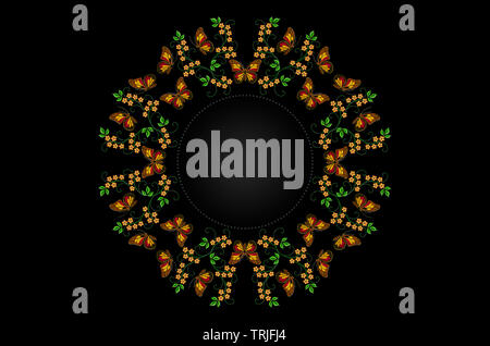 Eine runde Kranz der gestickten Schmetterlinge auf die Stengel mit Blättern und orange Blumen und runde Wulst Frame auf schwarzem Hintergrund Stockfoto