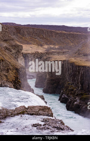 GULLFOSS, ISLAND - Doppel Kaskade Wasserfall am Fluss Hvita. Stockfoto