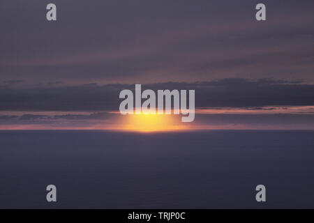 Sonnenuntergang über dem Atlantischen Ozean. Fotos von der Insel Madeira genommen Stockfoto