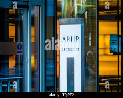 Arup Group Head Office Fitzrovia London - der Hauptsitz der Arup Group, einem Engineering & Design Unternehmen, das 1946 von Ove Arup gegründet wurde. Arch Sheppard Robson. Stockfoto