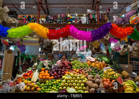 Obststand auf dem Stadtmarkt, Guanajuato, Mexiko Stockfoto