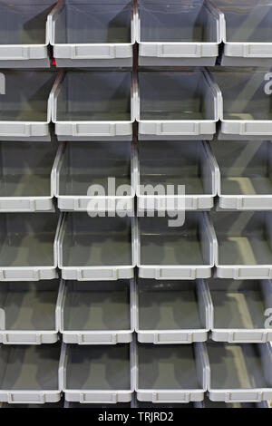 Kleinteilelager Veranstalter Kunststoff Behälter leer Stockfoto