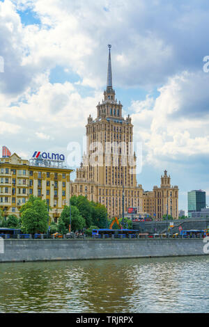 Moskau, Russland - 26. Mai 2019: Radisson Royal Hotel (Hotel Ukraina) Stockfoto