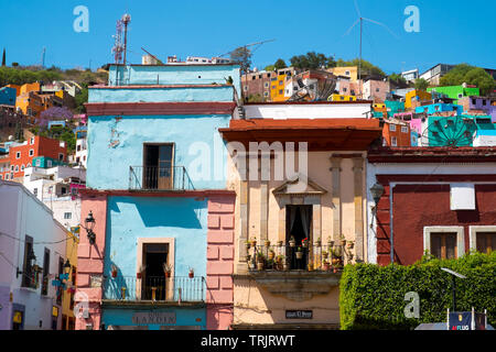 Farbenfrohe Häuser auf einem Hügel in Guanajuato, Mexiko Stockfoto