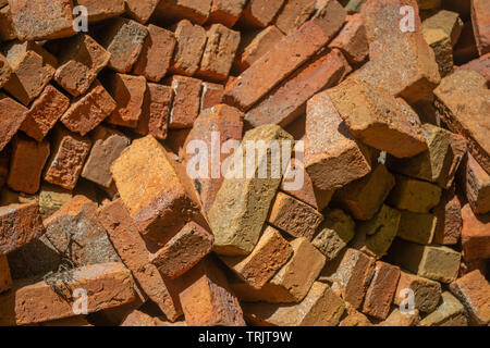 Red brick in Thailand, viele Steine sind in Haufen setzen Stockfoto