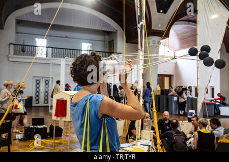 Prag, Czeech Republik, Juni 5, 2019: Prager Quadriennale 2019 Eröffnung bei Industrial Palace, PQ2019 Stockfoto