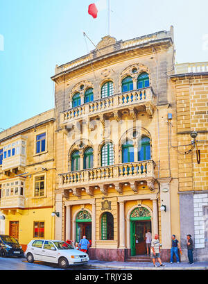 SENGLEA, MALTA - 19. Juni 2018: Die Fassade der ehemaligen Königin eigene Band Club in der Victoria Street, am 19. Juni in Senglea. Stockfoto