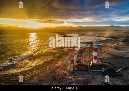 Europa, Spanien, Kanarische Inseln, Fuerteventura, El Cotillo, Luftaufnahme von Leuchtturm Faro del Toston Stockfoto