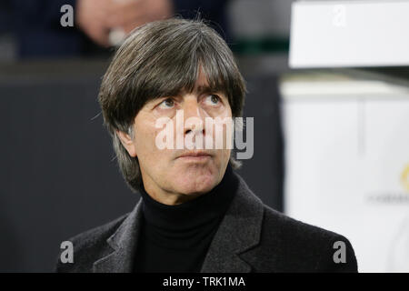 Wolfsburg, Deutschland, 20. März 2019: Deutschland Nationalmannschaft Cheftrainer, Joachim niedrig, während der Internationalen freundlich Fussball Spiel Deutschland gegen Serbien. Stockfoto