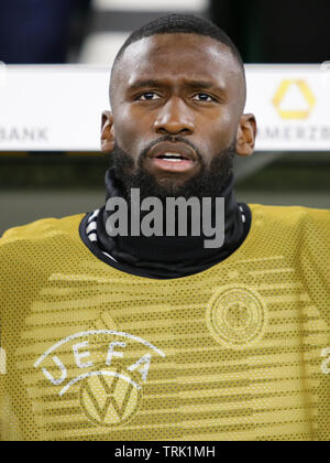 Wolfsburg, Deutschland, 20. März 2019: Fußballspieler, Antonio Rudiger, während Deutschland Nationalhymne vor dem Fußballspiel Deutschland gegen Serbien. Stockfoto