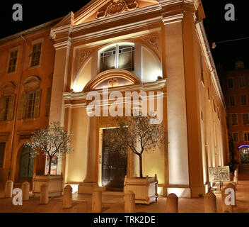 Nizza, Frankreich - 14. Juni 2014: Kapelle der Heiligen Dreifaltigkeit und die Verkleidung in der Altstadt Stockfoto