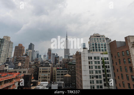 Schöne Manhattan Skyline Vista im Juni Stockfoto