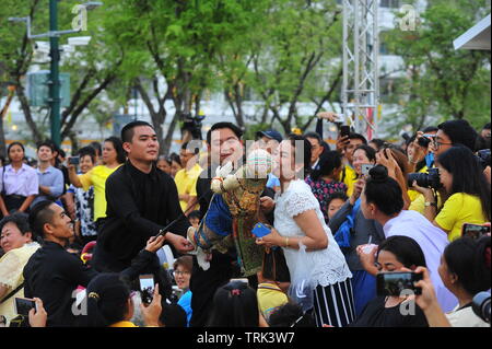 BANGKOK, THAILAND - 28 Mai 2019: Joe Louis traditionelle thailändische Puppentheater hatte eine geehrt, ein Teil der Feiern zur Krönung Cerem Stockfoto