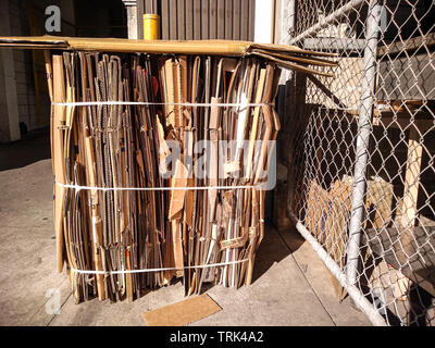 Karton Ballen fertig Pickup für das Recycling. Stockfoto