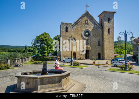 Chiesa di San Salvatore, fortresslike Kirche neben Burg Bolsena, Bolsena, Italien Stockfoto