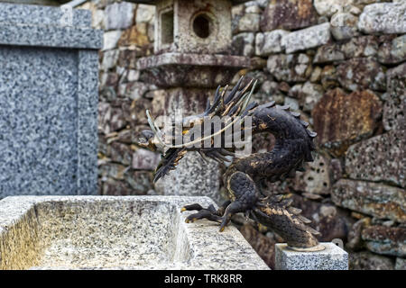 Drachen Brunnen, Jobonji, Otsu, Japan (Querformat) Stockfoto