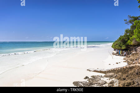 Erstaunlich Diani Beach Marine mit weißen Sand und dem türkisfarbenen Indischen Ozean, Kenia Stockfoto