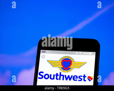 In diesem Foto Illustration der Southwest Airlines Logo wird auf dem Smartphone angezeigt Stockfoto