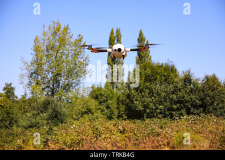 Mantis, twin Sensor drone in Hampshire fliegen Stockfoto