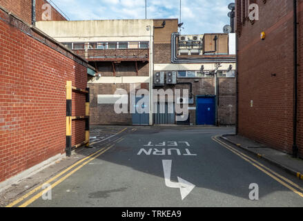 Lieferung Bereich an der Rückseite des modernen industriellen Einzelhandelsgeschäfte, Merseyway, Stockport, Cheshire, UK. Stockfoto