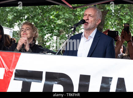 Jeremy Corbyn sprechen im Anti - Trumpf Protest Stockfoto