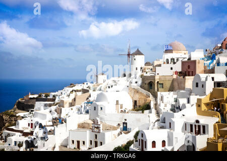 Das Dorf Oia auf Santorini, Griechenland. Stockfoto