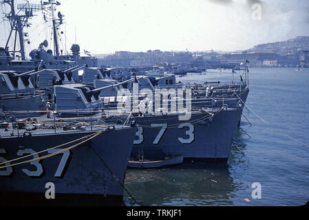 US NAVY/United States Navy/Zerstörer Fletcher-Klasse Fletcher-Class Zerstörer USS der Sullivans DD-537 - Zerstörer Gearing-Class Gearing-Klasse/Zerstörer USS Hawkins DD-873 USS Myles C. Fox DD-828 USS William R. Rush DD-714 DD-842 Fiske Stockfoto