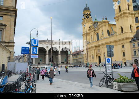 Der odeonsplatz ist ein großer Platz im Zentrum von München. Es war der Ort der Beer Hall Putsch, einem gescheiterten Staatsstreich durch die Nsdap im Jahre 1923 Stockfoto