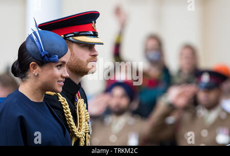 London, Großbritannien. 08 Juni, 2019. Meghan Markle & Prinz Harry während der 93. Geburtstag der Königin ist offiziell mit einem Festakt und die Farbe in der Mall, Buckingham Palace, London, England am 8. Juni 2019 feierte. Foto von Andy Rowland. Credit: PRiME Media Images/Alamy leben Nachrichten Stockfoto