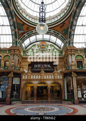 Grafschaft Arcade in Victoria Viertel im Zentrum von Leeds, Yorkshire. Stockfoto