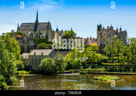 Schloss und Stiftskirche Notre Dame von Augustins, Maine-et-Loire, Pays de la Loire, Frankreich Stockfoto