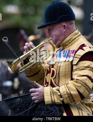 London, Großbritannien. 08 Juni, 2019. Der Scots Guards, während der 93. Geburtstag der Königin ist offiziell mit einem Festakt und die Farbe in der Mall, Buckingham Palace, London, England am 8. Juni 2019 feierte. Foto von Andy Rowland. Credit: PRiME Media Images/Alamy leben Nachrichten Stockfoto