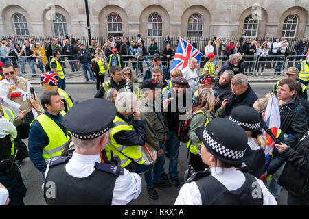 08 Jun 2019 - London, UK. Eine Gruppe von Aufgebrachten nationalistischen Demonstranten Rallye ein Protest außerhalb Whitehall. Stockfoto