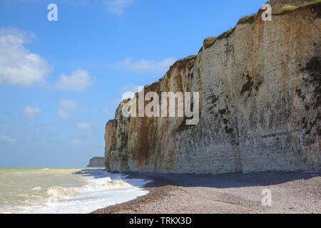 Strand mit Klippen in Veules-les-Roses, Normandie, Frankreich, Europa. Foto V.D. Stockfoto