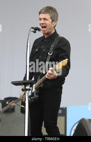 Inverness, Schottland, Großbritannien. 8. Juni 2019. Noel Gallagher's Hoch fliegende Vögel an Bught Park in Inverness. Credit: Andrew Smith Credit: Andrew Smith/Alamy leben Nachrichten Stockfoto